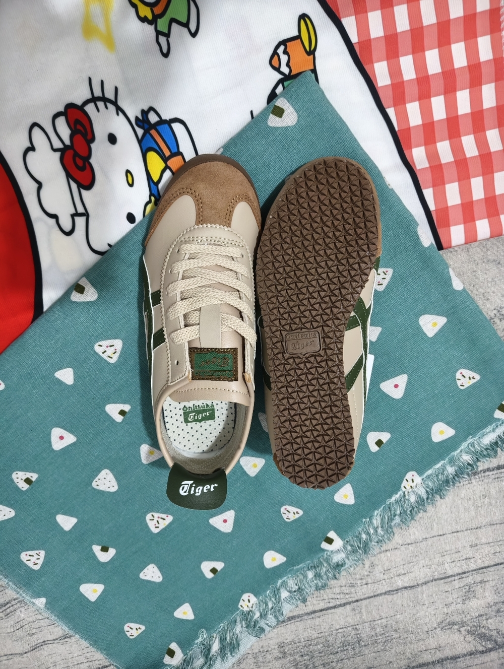 NEW Onitsuka Tiger Tokuten Beige Green Men’s Shoes - Picture 2 of 7